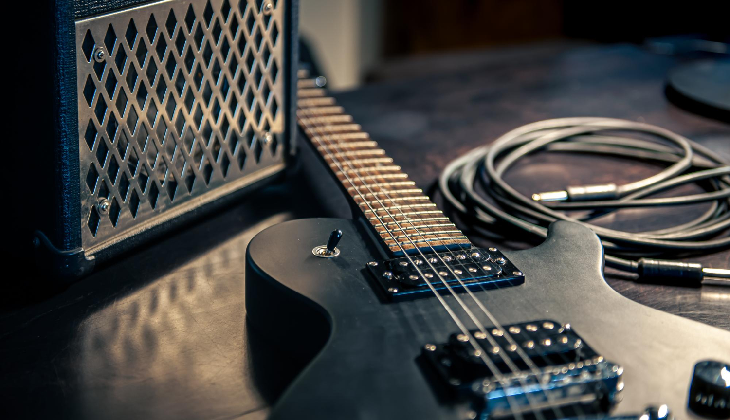 Cable de guitarra eléctrica: lo que debes tener en cuenta.